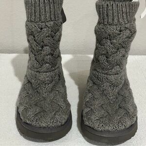 UGG Charcoal sweater Knit Boots size 6